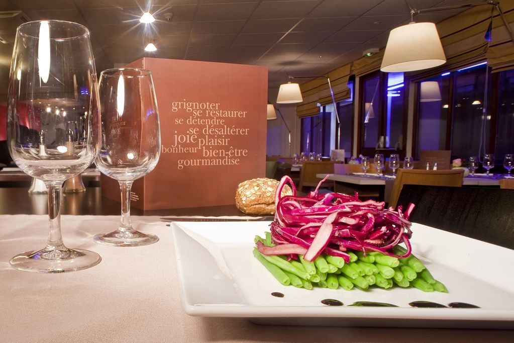 Kyriad Tours Sud - Chambray Les Tours Restoran gambar