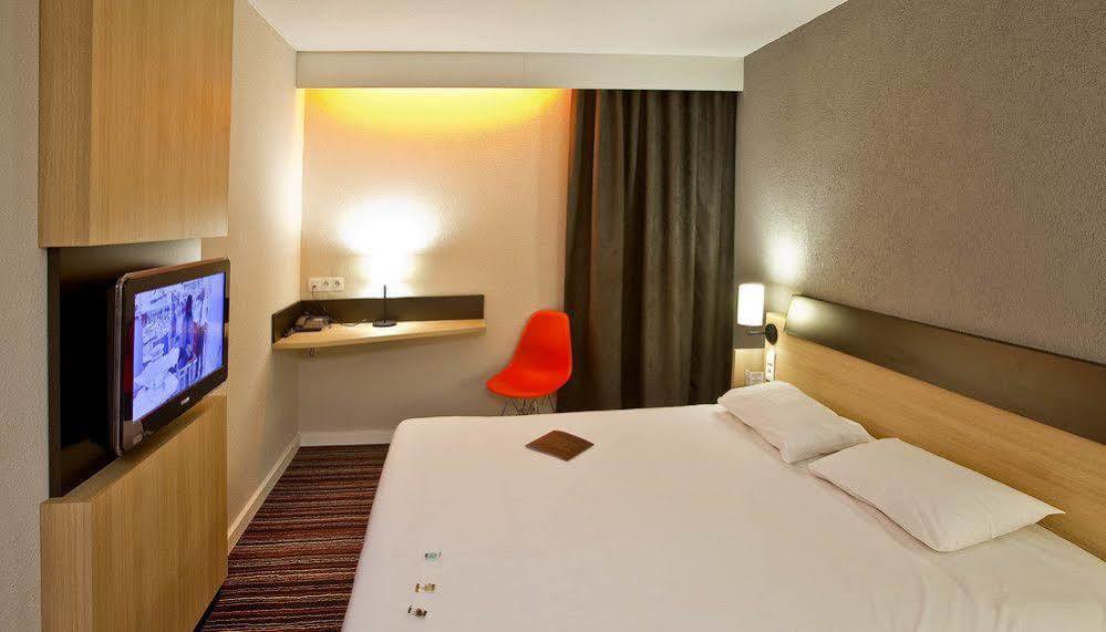 Kyriad Tours Sud - Chambray Les Tours Luaran gambar